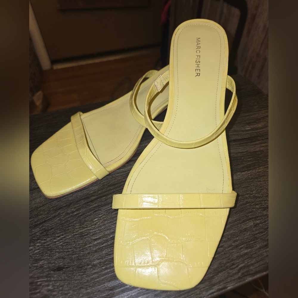 Marc Fisher Caylon 2 Yellow Crocodile-Embossed High Heel Sandals Size 10